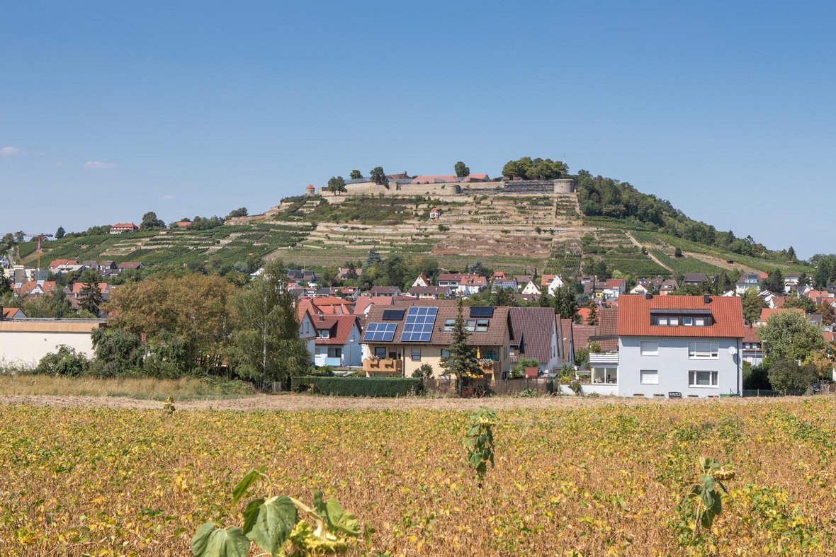 Hohenasperg, an seinem Fuß die Stadt Asperg