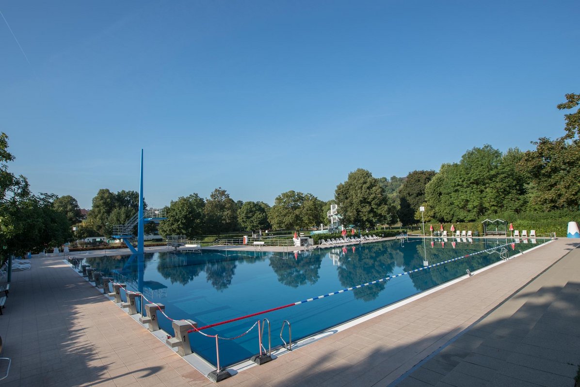 Becken im Freibad